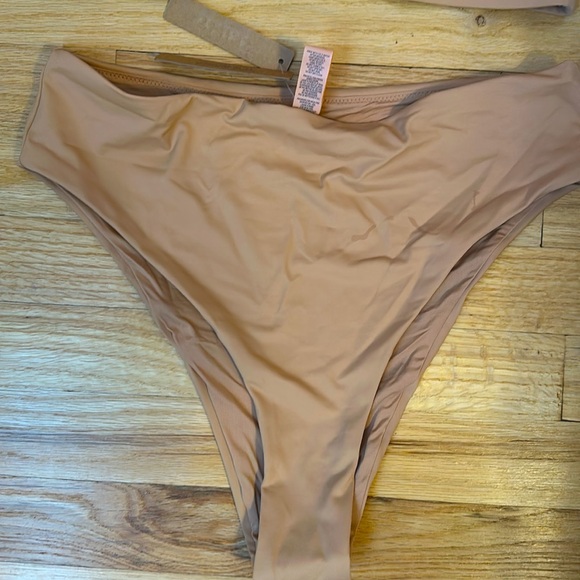 Two piece Skims Swimsuit - Picture 8 of 12